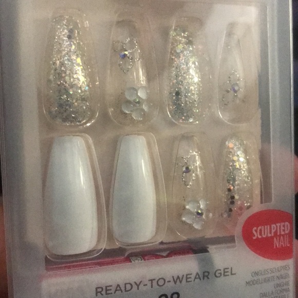 β¨πKiss Jelly Fantasy White Flower Nailsπ
π»β¨ - Picture 6 of 13